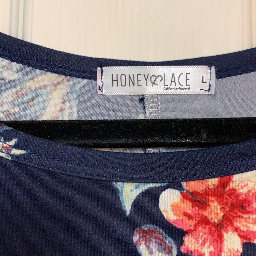 🌟3/15$🌟 Honey & lace floral dress with pockets.